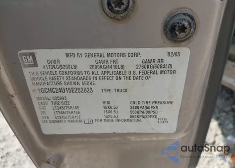 2005 Chevrolet Silverado C2500 Heavy Duty z USA, uszkodzony, nr VIN 1GCHC24U15E252823